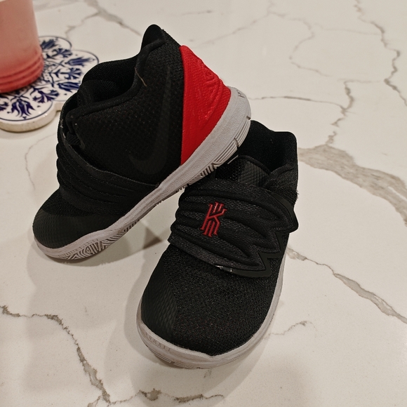 2/55 Nike Kyrie 5 (TD) University Red/Black Toddler - Picture 12 of 14